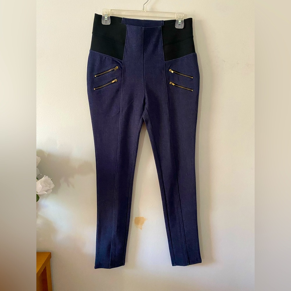 The navy blue legging It's the Ci Sono brand. It's large.